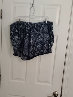 Crescent Navy and White Paisley Elastic Waist Shorts